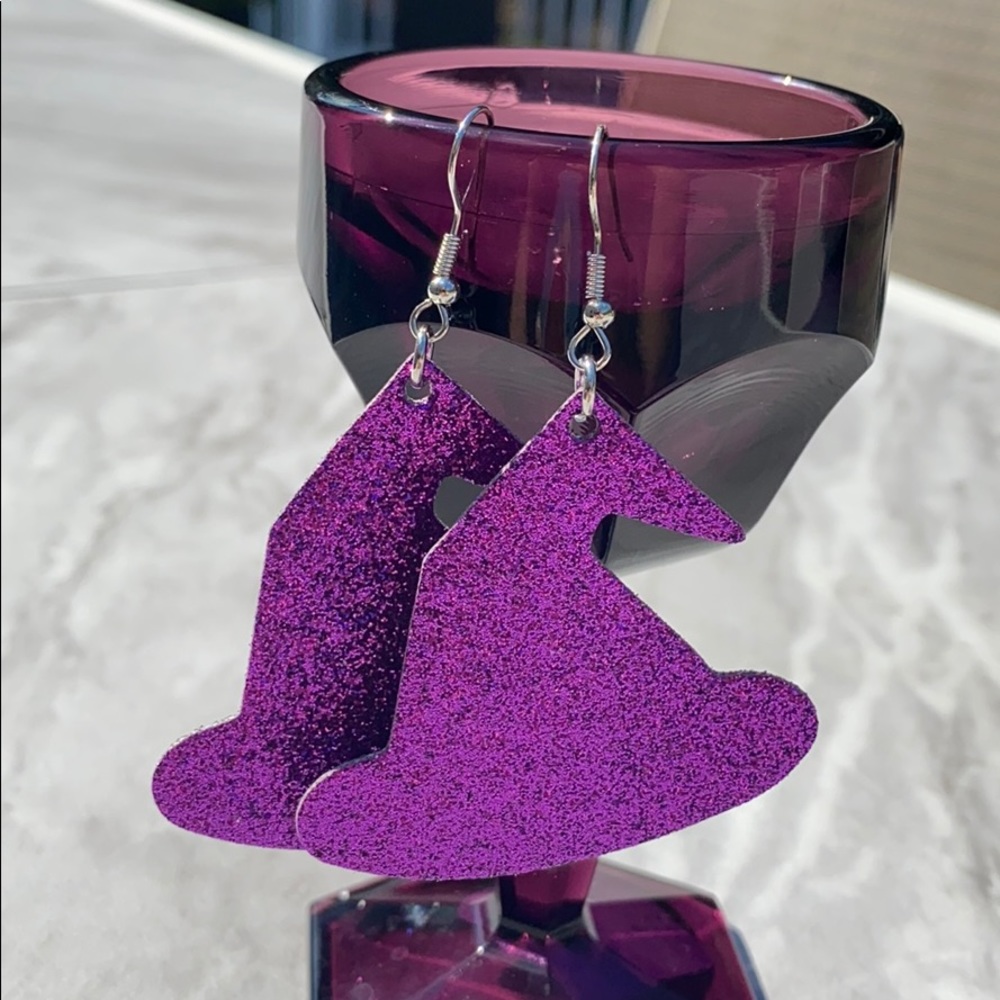 ✨ NWT! ✨ purple witch hat faux leather earrings
